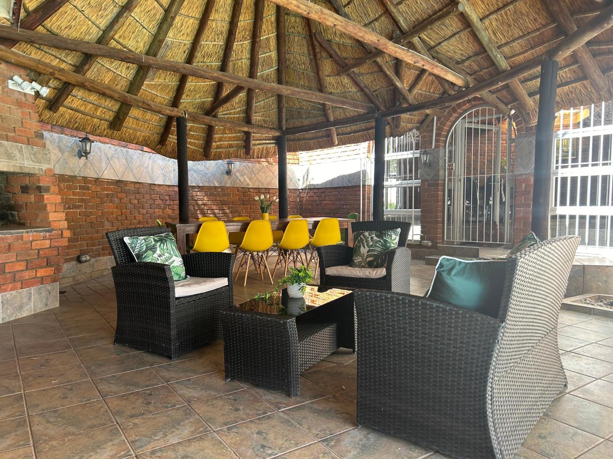 Sibella Guest House Bloemfontein Esterno foto